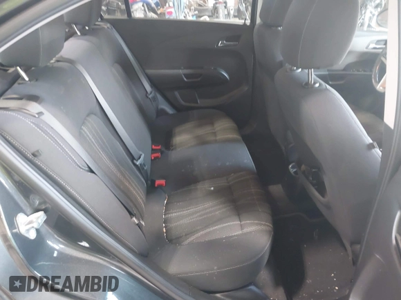 2016 Chevrolet Sonic LT z VIN 1G1JC5SH0G4170981, wystawiony jako IAAI lot #42576425 z przebiegiem 169 102 mil mil oraz . Historia ofert i sprzedaży dostępna na DreamBid. Obrazek 8.