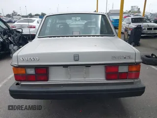 1990 Volvo 240 с VIN YV1AA8841L1418504, выставлен на аукционе IAAI как лот 42110540 с пробегом 216 447 миль миль и . История ставок и продаж доступна на DreamBid. Изображение 16.