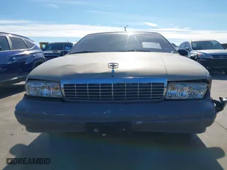1996 Chevrolet Caprice Classic 1SA Special Value Pkg with VIN 1G1BL52W2TR102066, listed as a IAAI auction lot 41287821 with 276,757 mi miles. Bid and sale history available at carsss.com. Image 6.