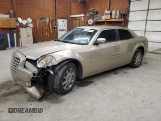 2009 Chrysler 300 z VIN 2C3KK53V69H586188, wystawiony jako Copart lot #50994545 z przebiegiem 157 861 mil mil oraz Szkoda całkowita • Salvage title. Historia ofert i sprzedaży dostępna na DreamBid. Obrazek 1.