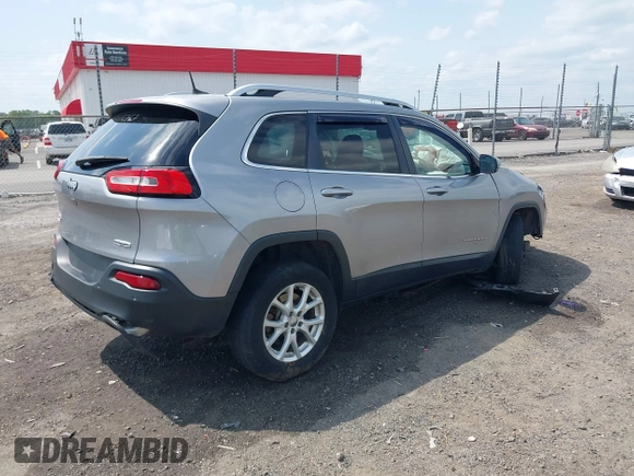 2016 Jeep Cherokee Latitude with VIN 1C4PJMCS2GW267423, listed as a IAAI auction lot 42018980 with 183,941 mi miles. Bid and sale history available at carsss.com. Image 4.