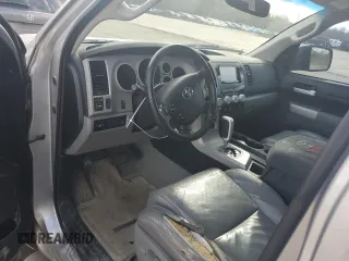 2007 Toyota Tundra Limited z VIN 5TFRV58197X025595, wystawiony jako Copart lot #48252305 z przebiegiem 241 397 mil mil oraz Szkoda całkowita • Salvage title. Historia ofert i sprzedaży dostępna na DreamBid. Obrazek 8.