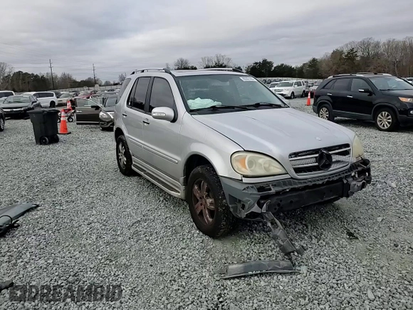 2005 Mercedes-Benz M 500 z VIN 4JGAB75E35A532559, wystawiony jako Copart lot #85321484 z przebiegiem 305 999 mil mil oraz Szkoda całkowita • Salvage title. Historia ofert i sprzedaży dostępna na DreamBid. Obrazek 11.