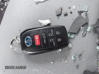 2023 Toyota Sienna XLE z VIN 5TDYSKFC8PS074090, wystawiony jako IAAI lot #41850368 z przebiegiem 44 057 mil mil oraz . Historia ofert i sprzedaży dostępna na DreamBid. Obrazek 11.