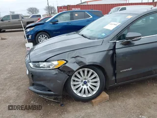 2016 Ford Fusion SE Hybrid with VIN 3FA6P0LU5GR235241, listed as a IAAI auction lot 41697504 with 165,510 mi miles. Bid and sale history available at carsss.com. Image 6.
