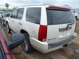 2007 Cadillac Escalade z VIN 1GYFK63837R304030, wystawiony jako IAAI lot #42198618 z przebiegiem 202 093 mil mil oraz . Historia ofert i sprzedaży dostępna na DreamBid. Obrazek 3.