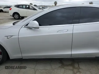 2014 Tesla Model S 60 z VIN 5YJSA1H11EFP43395, wystawiony jako Copart lot #54653845 z przebiegiem 120 180 mil mil oraz Szkoda całkowita • Salvage title. Historia ofert i sprzedaży dostępna na DreamBid. Obrazek 7.