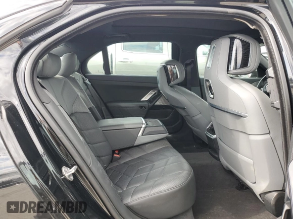 2024 BMW 7 Series 740i with VIN WBA23EH03RCP67206, listed as a Copart auction lot 54631285 with 22,901 mi miles and Salvage title. Bid and sale history available at DreamBid. Image 10.