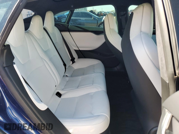 2019 Tesla Model S 100D with VIN 5YJSA1E40KF332077, listed as a Copart auction lot 53733965 with 33,098 mi miles and Salvage title. Bid and sale history available at DreamBid. Image 10.