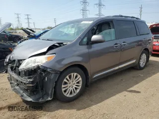 2017 Toyota Sienna XLE Auto Access Seat z VIN 5TDYZ3DC3HS835789, wystawiony jako Copart lot #54781905 z przebiegiem 47 735 mil mil oraz Szkody całkowita. Historia ofert i sprzedaży dostępna na DreamBid. Obrazek 1.
