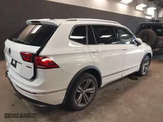 2019 Volkswagen Tiguan SE with VIN 3VV2B7AX8KM005679, listed as a IAAI auction lot 42024471 with 18,775 mi miles. Bid and sale history available at carsss.com. Image 4.