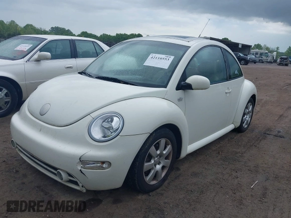2003 Volkswagen New Beetle Coupe GLS with VIN 3VWCD21C23M427717, listed as a IAAI auction lot 42110553 with 123,396 mi miles. Bid and sale history available at carsss.com. Image 2.