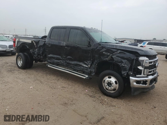 2024 Ford F-350 XL with VIN 1FT8W3DT4RED83562, listed as a Copart auction lot 54500415 with 32,691 mi miles and Salvage Title. Bid and sale history available at DreamBid. Image 4.