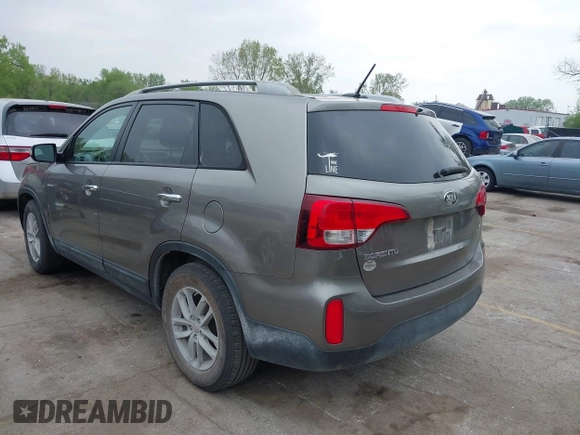 2015 Kia Sorento LX with VIN 5XYKT4A77FG601170, listed as a IAAI auction lot 42080945 with 206,689 mi miles. Bid and sale history available at carsss.com. Image 3.