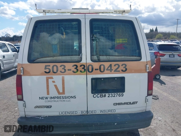 2000 Chevrolet Astro Cargo with VIN 1GCDM19W1YB217561, listed as a IAAI auction lot 41805659 with Not Provided miles. Bid and sale history available at carsss.com. Image 16.