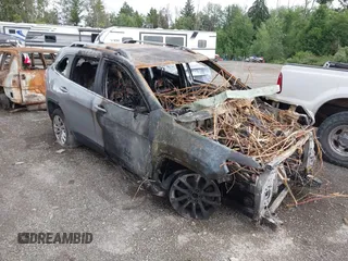 2019 Jeep Cherokee Latitude z VIN 1C4PJLCB5KD457781, wystawiony jako IAAI lot #42557203 z przebiegiem Nie podano mil oraz . Historia ofert i sprzedaży dostępna na DreamBid. Obrazek 1.