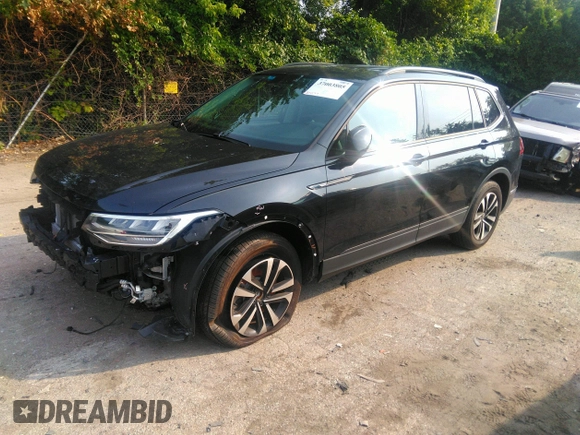 2022 Volkswagen Tiguan S with VIN 3VV0B7AX7NM108555, listed as a IAAI auction lot 37003805 with 21,077 mi miles. Bid and sale history available at carsss.com. Image 18.
