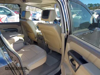 2015 Nissan Armada Platinum z VIN 5N1BA0NF2FN608323, wystawiony jako IAAI lot #40928024 z przebiegiem 110 609 mil mil oraz . Historia ofert i sprzedaży dostępna na DreamBid. Obrazek 8.