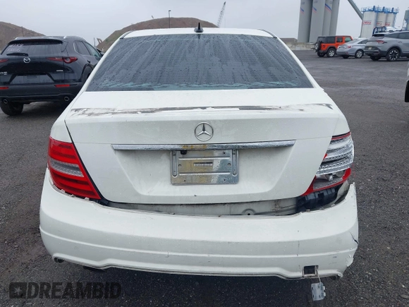 2012 Mercedes-Benz C 300 Sport z VIN WDDGF8BB1CR196238, wystawiony jako IAAI lot #42488861 z przebiegiem 111 877 mil mil oraz . Historia ofert i sprzedaży dostępna na DreamBid. Obrazek 16.