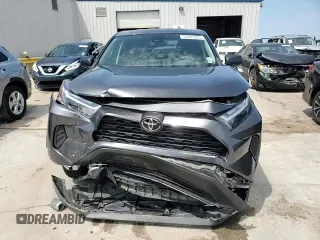 2023 Toyota RAV4 LE z VIN 2T3H1RFV1PC228541, wystawiony jako Copart lot #59481025 z przebiegiem 13 738 mil mil oraz Szkoda całkowita • Salvage title. Historia ofert i sprzedaży dostępna na DreamBid. Obrazek 14.