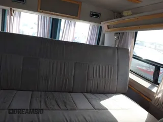 1995 Ford Econoline Cargo z VIN 1FDEE14Y9SHA29638, wystawiony jako IAAI lot #42528557 z przebiegiem Nie podano mil oraz . Historia ofert i sprzedaży dostępna na DreamBid. Obrazek 8.