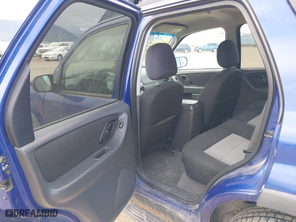 2005 Ford Escape XLT with VIN 1FMYU93155KB49222, listed as a IAAI auction lot 42055463 with 208,866 mi miles. Bid and sale history available at carsss.com. Image 8.