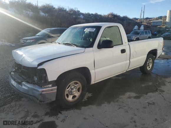 2002 Chevrolet Silverado 1500 with VIN 1GCEC14X22Z211712, listed as a Copart auction lot 42213335 with 180,836 mi miles and Salvage Title. Bid and sale history available at carsss.com. Image 1.