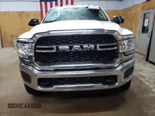 2019 Ram 2500 Tradesman z VIN 3C6UR5CJ2KG593276, wystawiony jako Copart lot #54655995 z przebiegiem 124 069 mil mil oraz Czysty tytuł • Clean title. Historia ofert i sprzedaży dostępna na DreamBid. Obrazek 5.