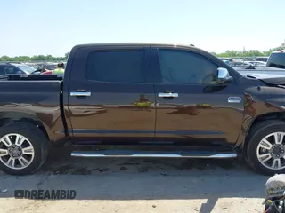 2018 Toyota Tundra SR5 z VIN 5TFAW5F18JX699080, wystawiony jako IAAI lot #42242945 z przebiegiem Nie podano mil oraz . Historia ofert i sprzedaży dostępna na DreamBid. Obrazek 13.