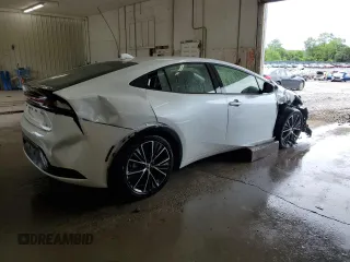 2024 Toyota Prius LE z VIN JTDACAAUXR3033375, wystawiony jako Copart lot #55593025 z przebiegiem 7 663 mil mil oraz Szkoda całkowita • Salvage title. Historia ofert i sprzedaży dostępna na DreamBid. Obrazek 3.