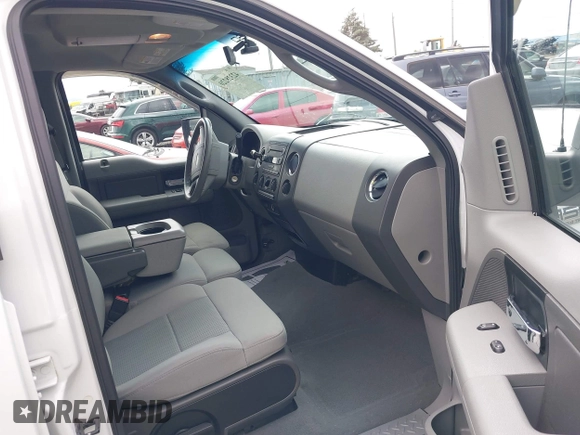 2008 Ford F-150 XLT z VIN 1FTPW14V08FB47808, wystawiony jako IAAI lot #42328220 z przebiegiem 155 498 mil mil oraz . Historia ofert i sprzedaży dostępna na DreamBid. Obrazek 5.