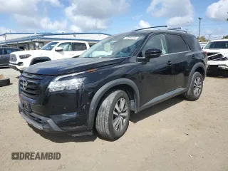 2023 Nissan Pathfinder SL z VIN 5N1DR3CA3PC223523, wystawiony jako Copart lot #50059235 z przebiegiem 63 702 mil mil oraz Szkoda całkowita • Salvage title. Historia ofert i sprzedaży dostępna na DreamBid. Obrazek 1.