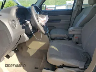 2011 Jeep Patriot Latitude z VIN 1J4NF1GB0BD131856, wystawiony jako Copart lot #56222005 z przebiegiem 172 231 mil mil oraz Szkoda całkowita • Salvage title. Historia ofert i sprzedaży dostępna na DreamBid. Obrazek 7.