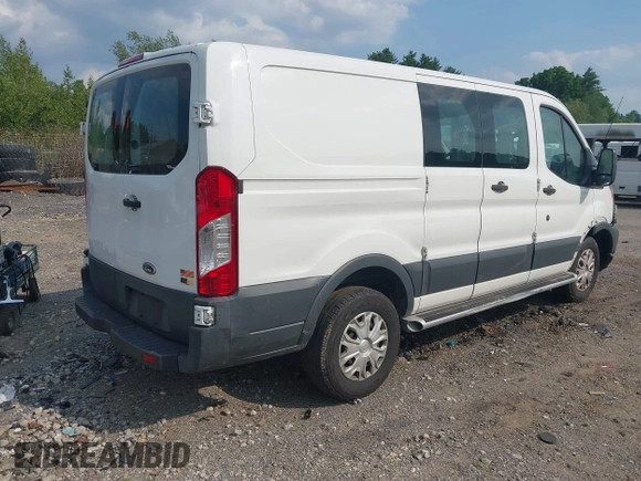 2015 Ford Transit Cargo z VIN 1FTNR1ZM5FKA65799, wystawiony jako IAAI lot #42473586 z przebiegiem 99 756 mil mil oraz . Historia ofert i sprzedaży dostępna na DreamBid. Obrazek 4.