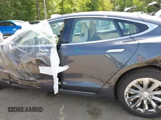 2018 Tesla Model S 75D with VIN 5YJSA1E24JF292518, listed as a IAAI auction lot 42247256 with 40,160 mi miles and . Bid and sale history available at DreamBid. Image 14.
