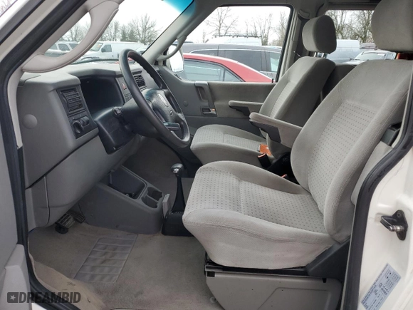 2001 Volkswagen EuroVan MV with VIN WV2MB47071H118656, listed as a Copart auction lot 49321145 with 112,241 mi miles and Clean Title. Bid and sale history available at carsss.com. Image 7.