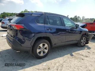 2022 Toyota RAV4 XLE z VIN 2T3P1RFV1NW282106, wystawiony jako Copart lot #61393295 z przebiegiem 46 035 mil mil oraz Szkoda całkowita • Salvage title. Historia ofert i sprzedaży dostępna na DreamBid. Obrazek 3.