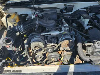 2000 Cadillac Escalade with VIN 1GYEK63R3YR218285, listed as a Copart auction lot 82063084 with 190,444 mi miles and Clean Title. Bid and sale history available at carsss.com. Image 7.