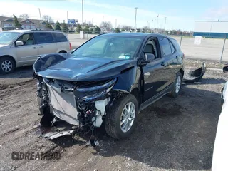 2024 Chevrolet Equinox LS z VIN 3GNAXSEG5RL261018, wystawiony jako IAAI lot #41937730 z przebiegiem 4 636 mil mil oraz . Historia ofert i sprzedaży dostępna na DreamBid. Obrazek 18.