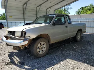 1998 Nissan Frontier XE z VIN 1N6DD26S2WC338904, wystawiony jako Copart lot #51991575 z przebiegiem 137 217 mil mil oraz Szkoda całkowita • Salvage title. Historia ofert i sprzedaży dostępna na DreamBid. Obrazek 1.