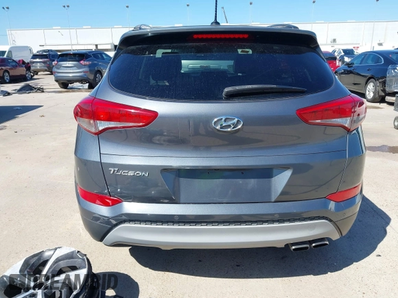 2017 Hyundai Tucson Sport z VIN KM8J33A25HU562988, wystawiony jako IAAI lot #41755874 z przebiegiem 112 000 mil mil oraz . Historia ofert i sprzedaży dostępna na DreamBid. Obrazek 17.