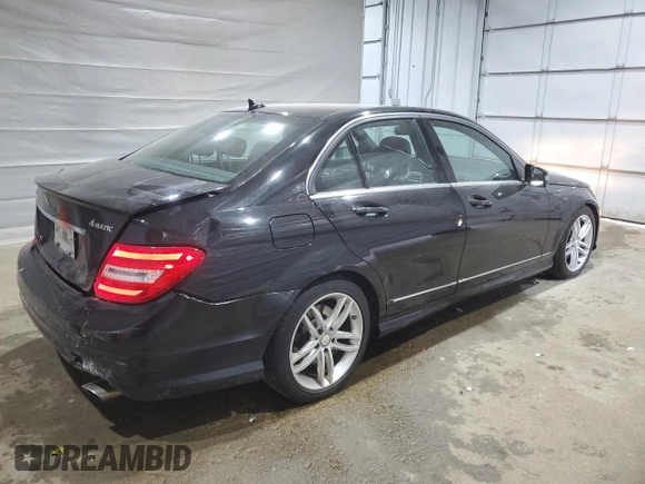2013 Mercedes-Benz C 300 Sport z VIN WDDGF8AB3DR282363, wystawiony jako Copart lot #58652485 z przebiegiem 126 555 mil mil oraz Szkoda całkowita • Salvage title. Historia ofert i sprzedaży dostępna na DreamBid. Obrazek 3.