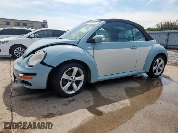2010 Volkswagen Beetle Final Edition z VIN 3VWRW3AL2AM004708, wystawiony jako Copart lot #63852415 z przebiegiem 111 174 mil mil oraz Szkoda całkowita • Salvage title. Historia ofert i sprzedaży dostępna na DreamBid. Obrazek 1.