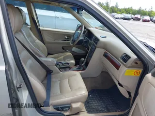 2000 Volvo S70 с VIN YV1LS56D5Y2661189, выставлен на аукционе IAAI как лот 42362551 с пробегом 197 541 миль миль и . История ставок и продаж доступна на DreamBid. Изображение 5.