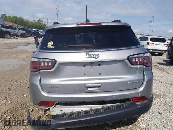 2019 Jeep Compass Latitude z VIN 3C4NJDBB4KT641523, wystawiony jako Copart lot #56635905 z przebiegiem Nie podano mil oraz Szkoda całkowita • Salvage title. Historia ofert i sprzedaży dostępna na DreamBid. Obrazek 6.