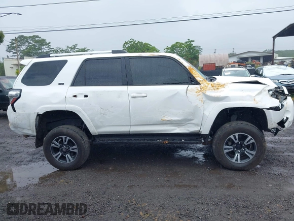2022 Toyota 4Runner SR5 with VIN JTEMU5JR3N5987585, listed as a IAAI auction lot 41714815 with 38,874 mi miles and . Bid and sale history available at DreamBid. Image 14.