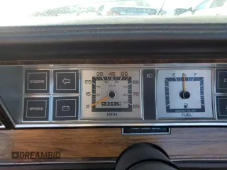 1982 Chrysler LeBaron z VIN 1C3BC55D3CG173312, wystawiony jako Copart lot #80800174 z przebiegiem 48 391 mil mil oraz Tytuł czysty. Historia ofert i sprzedaży dostępna na DreamBid. Obrazek 9.