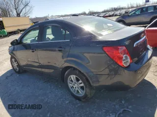 2016 Chevrolet Sonic LT z VIN 1G1JC5SH6G4126869, wystawiony jako Copart lot #49103155 z przebiegiem 199 131 mil mil oraz Szkoda całkowita • Salvage title. Historia ofert i sprzedaży dostępna na DreamBid. Obrazek 2.