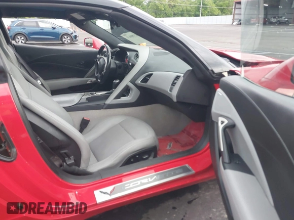 2015 Chevrolet Corvette 3LT z VIN 1G1YF2D77F5110035, wystawiony jako IAAI lot #42180031 z przebiegiem 95 684 mil mil oraz . Historia ofert i sprzedaży dostępna na DreamBid. Obrazek 5.