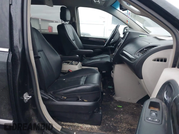 2015 Chrysler Town & Country Touring with VIN 2C4RC1BG1FR534220, listed as a IAAI auction lot 41489371 with 136,923 mi miles. Bid and sale history available at carsss.com. Image 5.